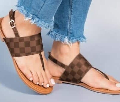 Kinzy thong strap checkered sandals